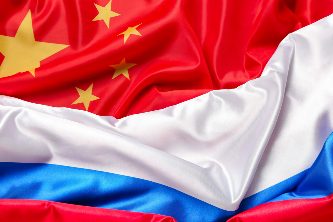 "Российско-китайское стратегическое партнерство позволяет нашим странам сохранить свой суверенитет и безопасность" – профессор С.Г. Лузянин дал интервью Журналу "Международная жизнь"